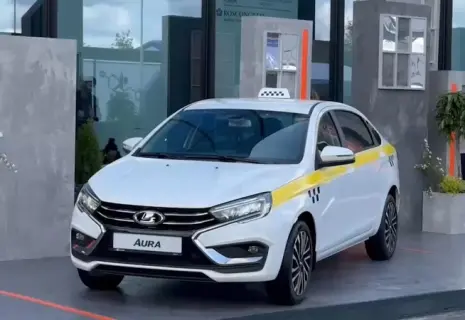 На ПМЭФ показали улучшенную модель Lada Aura для работы в такси