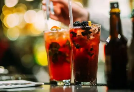 Выбор редакции. Топ-5 мест, где можно выпить вкусный коктейль