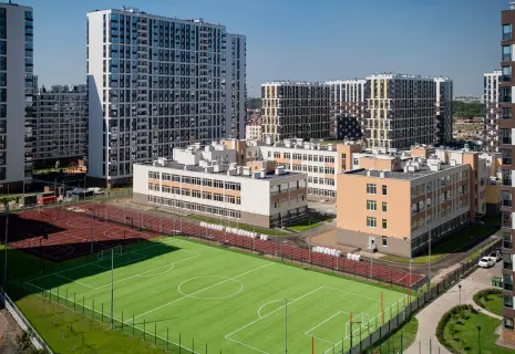 В Неввском районе построили школу с двумя бассейнами