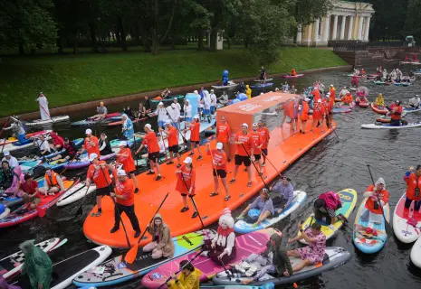 В Петербурге 10 тысяч сап-сёрферов установили мировой рекорд