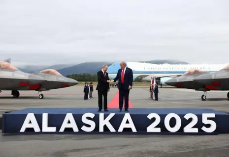 Путин и Трамп встретились на Аляске и пожали друг другу руки