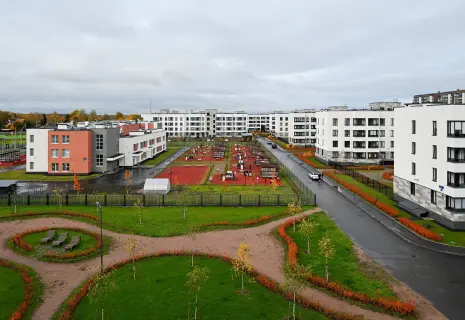 Детсад с метеоплощадкой и бассейном открылся в Красносельском районе Петербурга