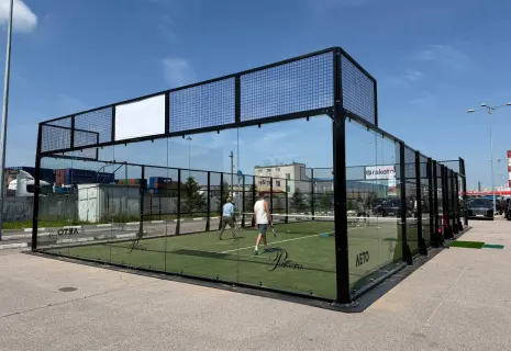 Рядом с ТРК «Лето» появятся корты для игры в падел, который сочетает элементы тенниса и сквоша