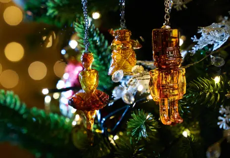 Калининградский янтарный комбинат выпустил эксклюзивные наборы елочных игрушек