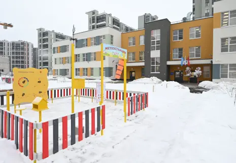 На Арцеуловской аллее в Петербурге открыли новый детский сад на 220 детей