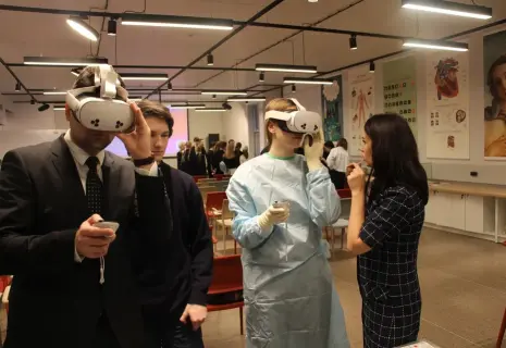 Михаил Чернявский: «Мы даем ребенку возможность подержать медицинские инструменты в руках»