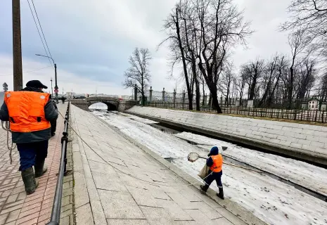 За зиму в Петербурге очистили 68 рек и каналов от 169 кубов мусора