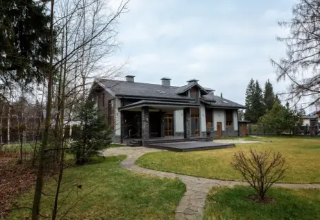 Цены на элитное загородное жилье в столичном регионе выросли на 25% за год