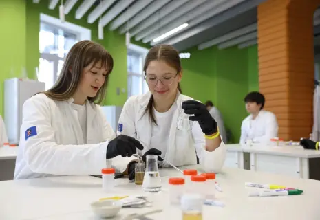 Лучшим школьникам-химикам России предложили создавать инновационные продукты будущего
