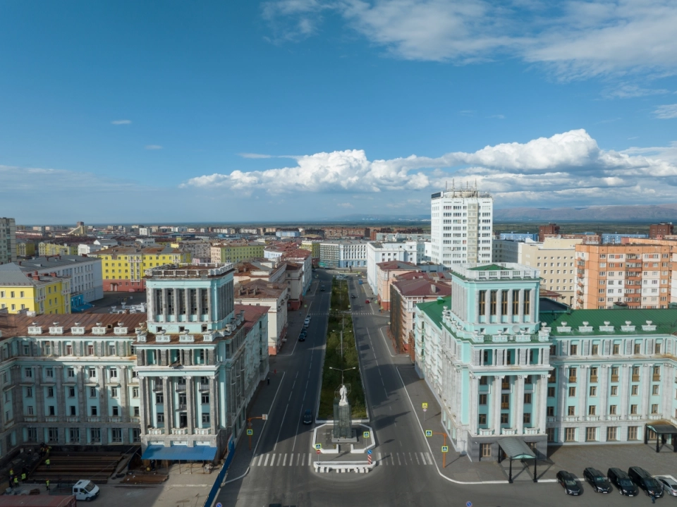 Ленинский проспект &mdash; главная улица Норильска