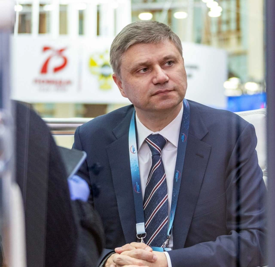 До прихода в РЖД Олег Белозёров работал в промышленности, Росавтодоре и Минтрансе России