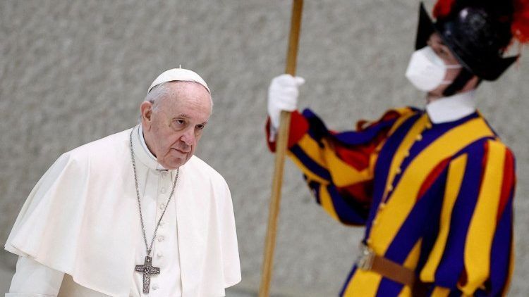 Папа римский лично пришел в посольство России в Ватикане, чтобы поговорить об Украине