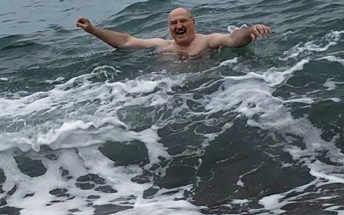 Класс «Лука-море». Александр Лукашенко искупался в Сочи