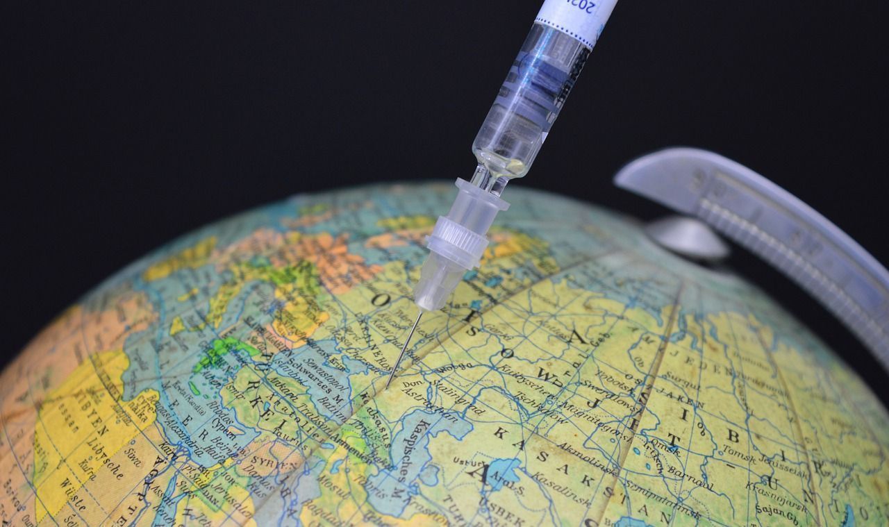 Холодная война вакцин. Прививки от коронавируса способны разъединить мир