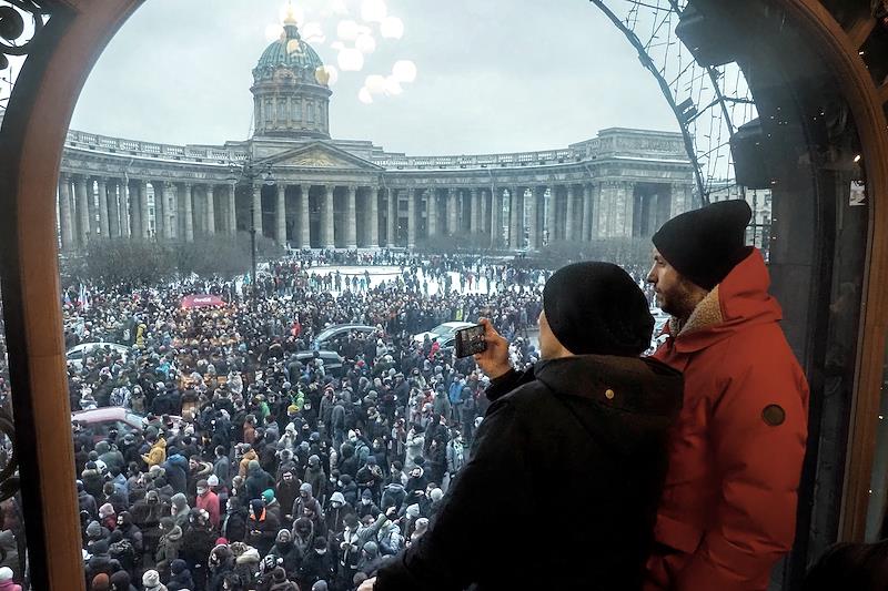 «Основная мотивация выхода на улицу вовсе не Навальный». Блогеры о субботних протестах