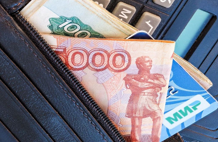 Маловато будет. Почему 80% петербуржцев недовольны своей зарплатой