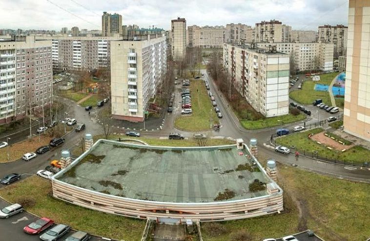 Жильё вместо парковки. У метро "Проспект Большевиков" нашли участок под новый жилой дом