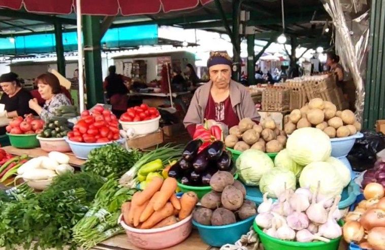 Росстат: В России падают цены на куру, яйцо, сахар, капусту и лук