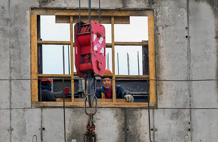 Мигранты в цене. Петербургские компании решают проблему дефицита рабочих рук