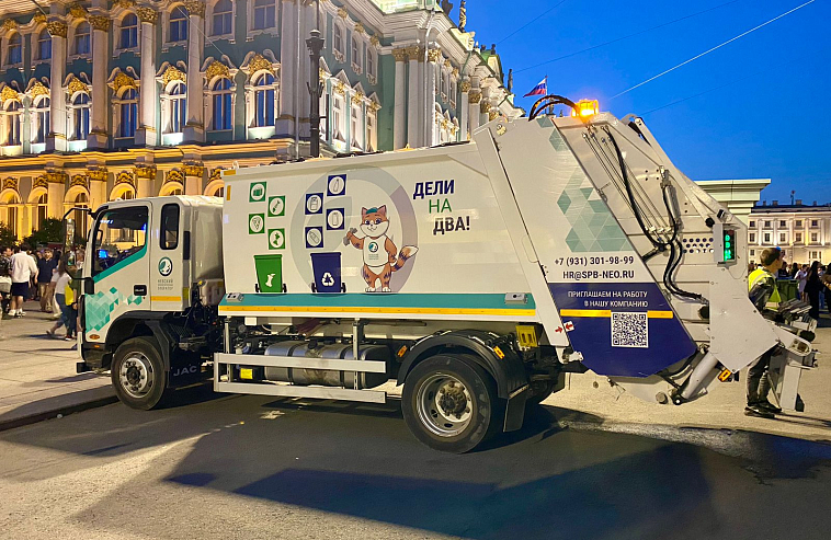 После праздника «Алые паруса» из центра Петербурга вывезли 10 тонн мусора